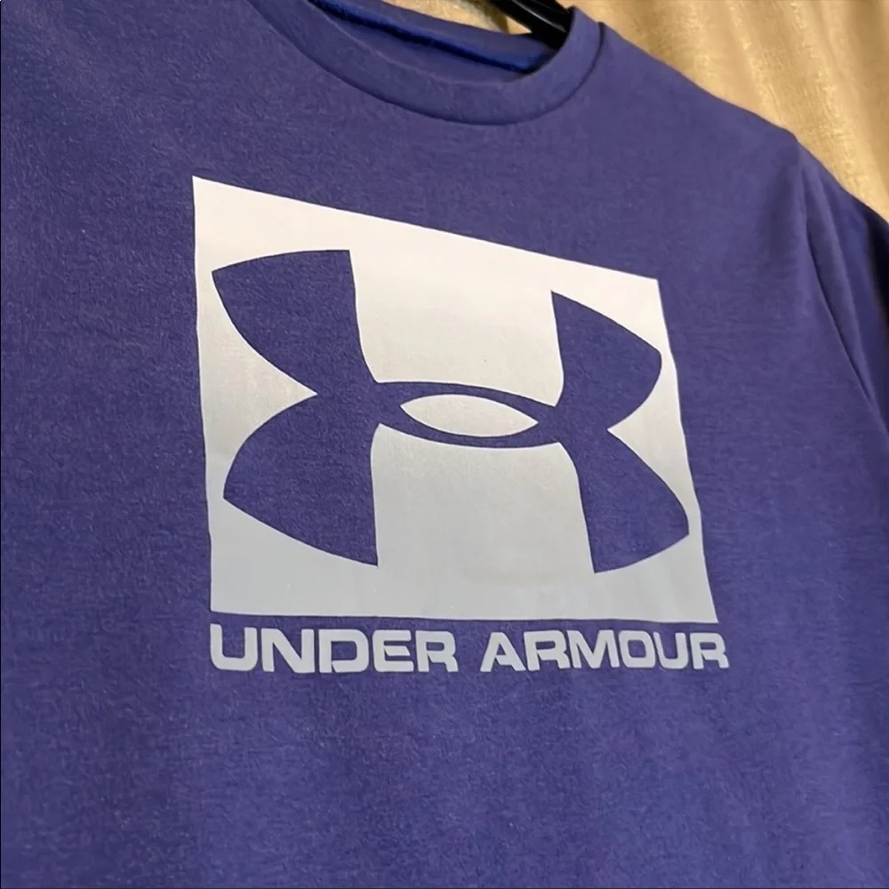 Youth XL Under Armour t-shirt with gray ombré logo. Purple/blue color.